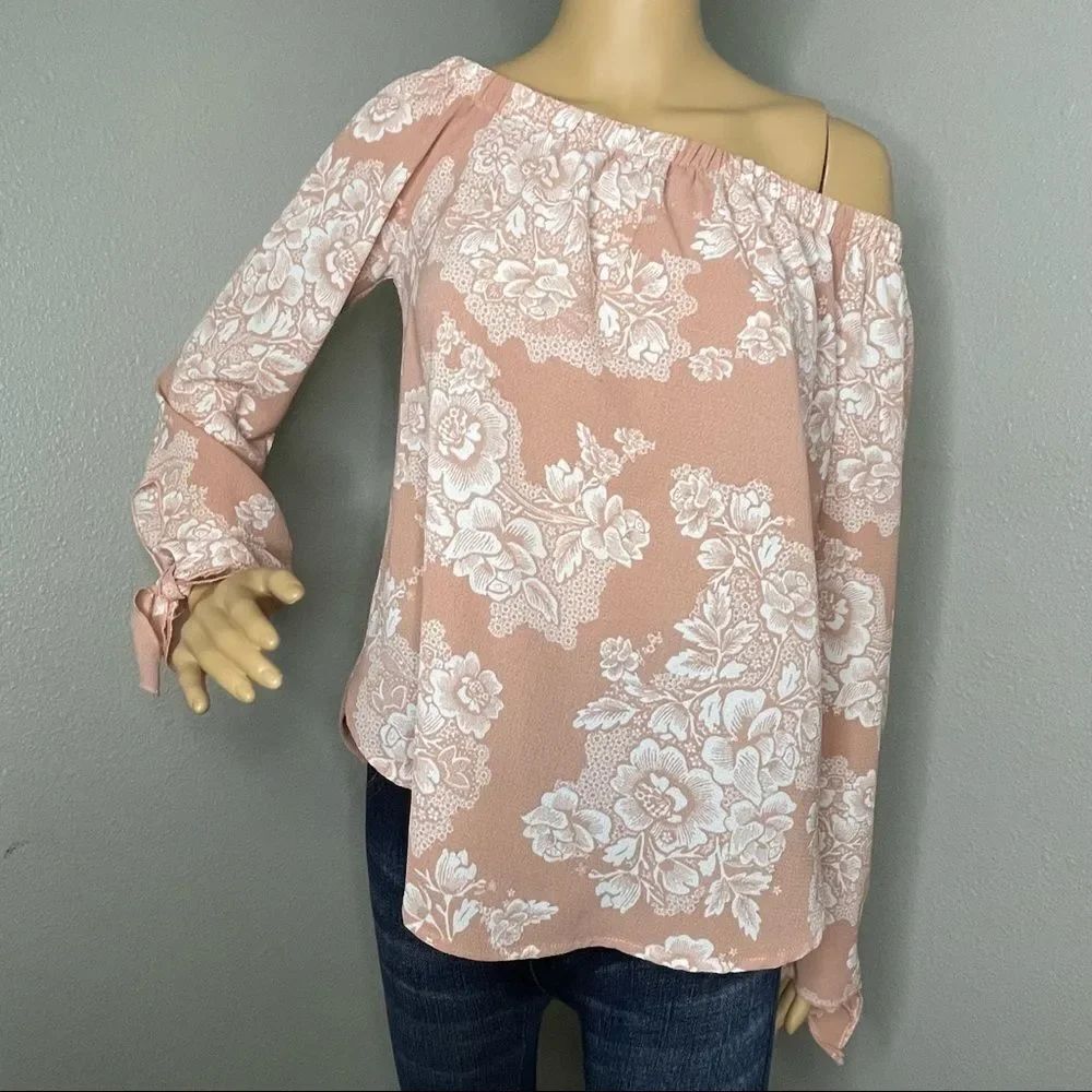 One Clothing Light Pink / Peach White Off or On Shoulder Floral Blouse Sz Large